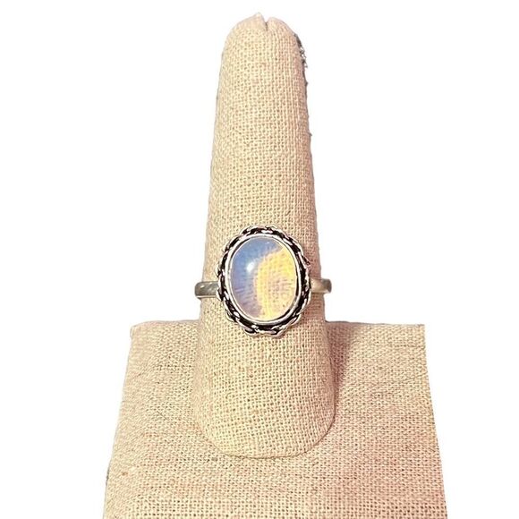 NEW 925 Marked Silver Oval Clear Quartz Ring Size 9 - Picture 1 of 5